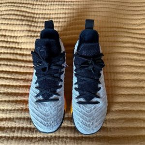 Nike Lebron XVI Big Kids Shoes White-Laser Orange aq2465-188 size 6.5US